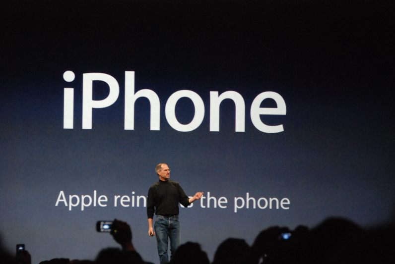 Steven P. Jobs présente le téléphone d'Apple : le iPhone